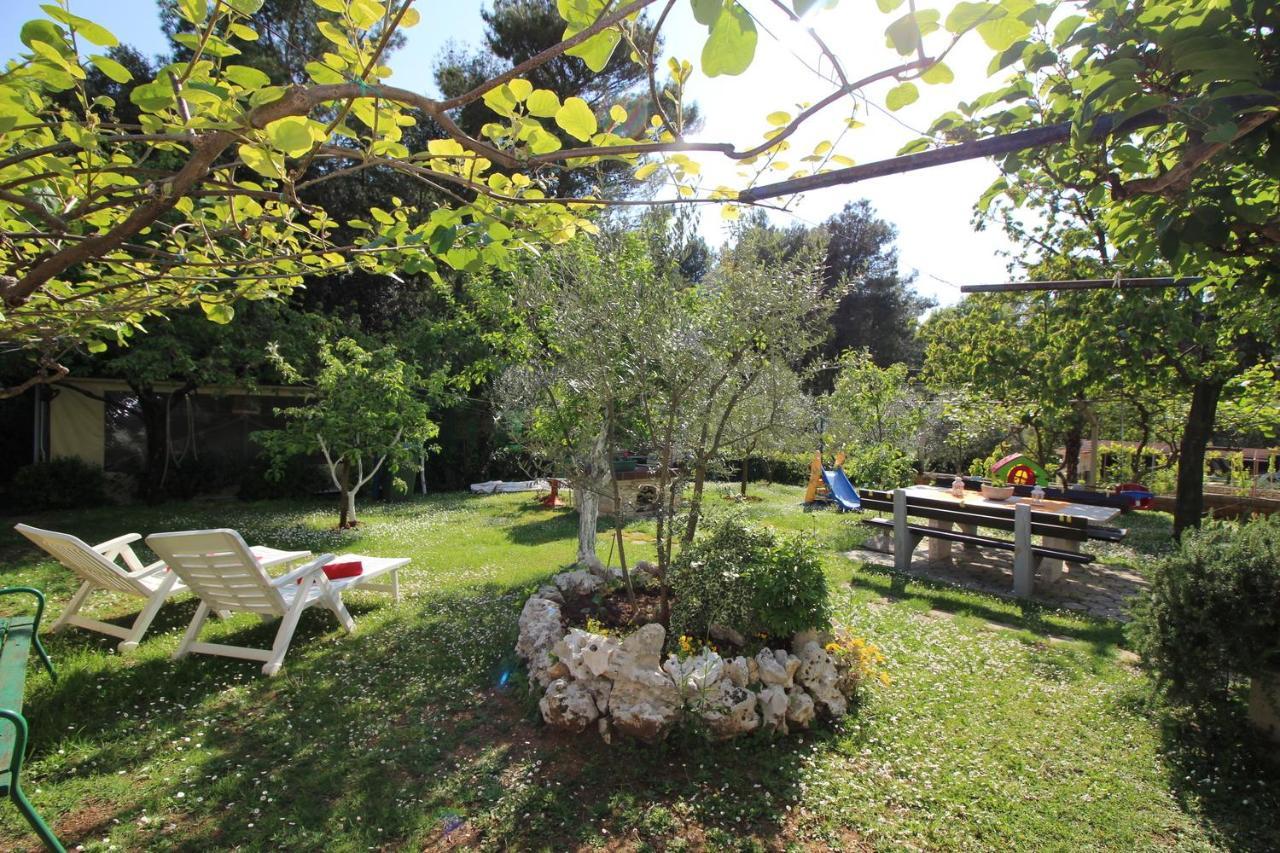 Modern Apartment Sabina With Nice Garden Poreč Exteriér fotografie