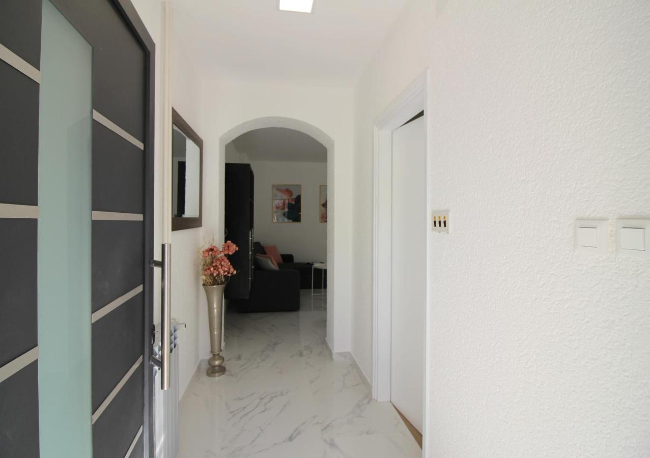 Modern Apartment Sabina With Nice Garden Poreč Exteriér fotografie