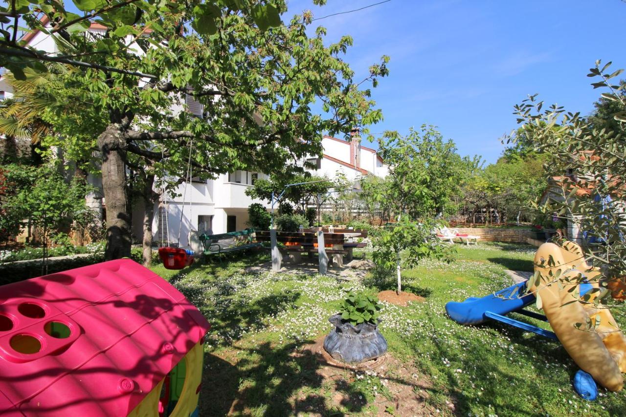 Modern Apartment Sabina With Nice Garden Poreč Exteriér fotografie