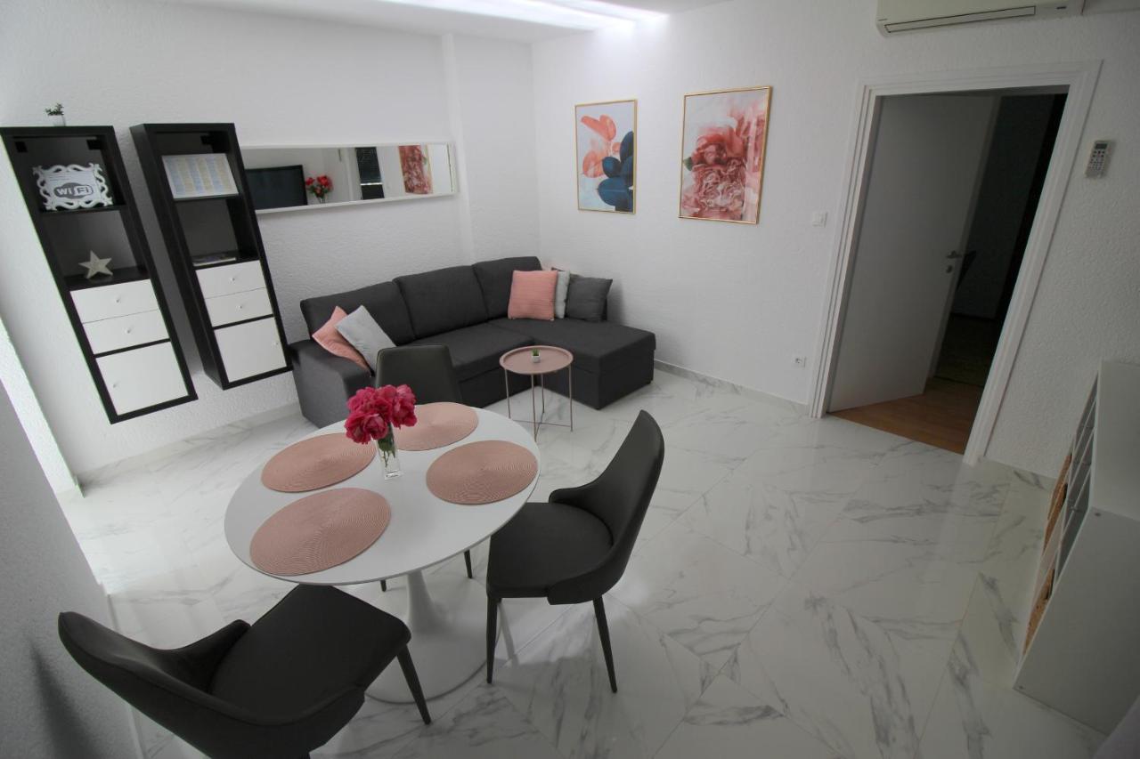 Modern Apartment Sabina With Nice Garden Poreč Exteriér fotografie