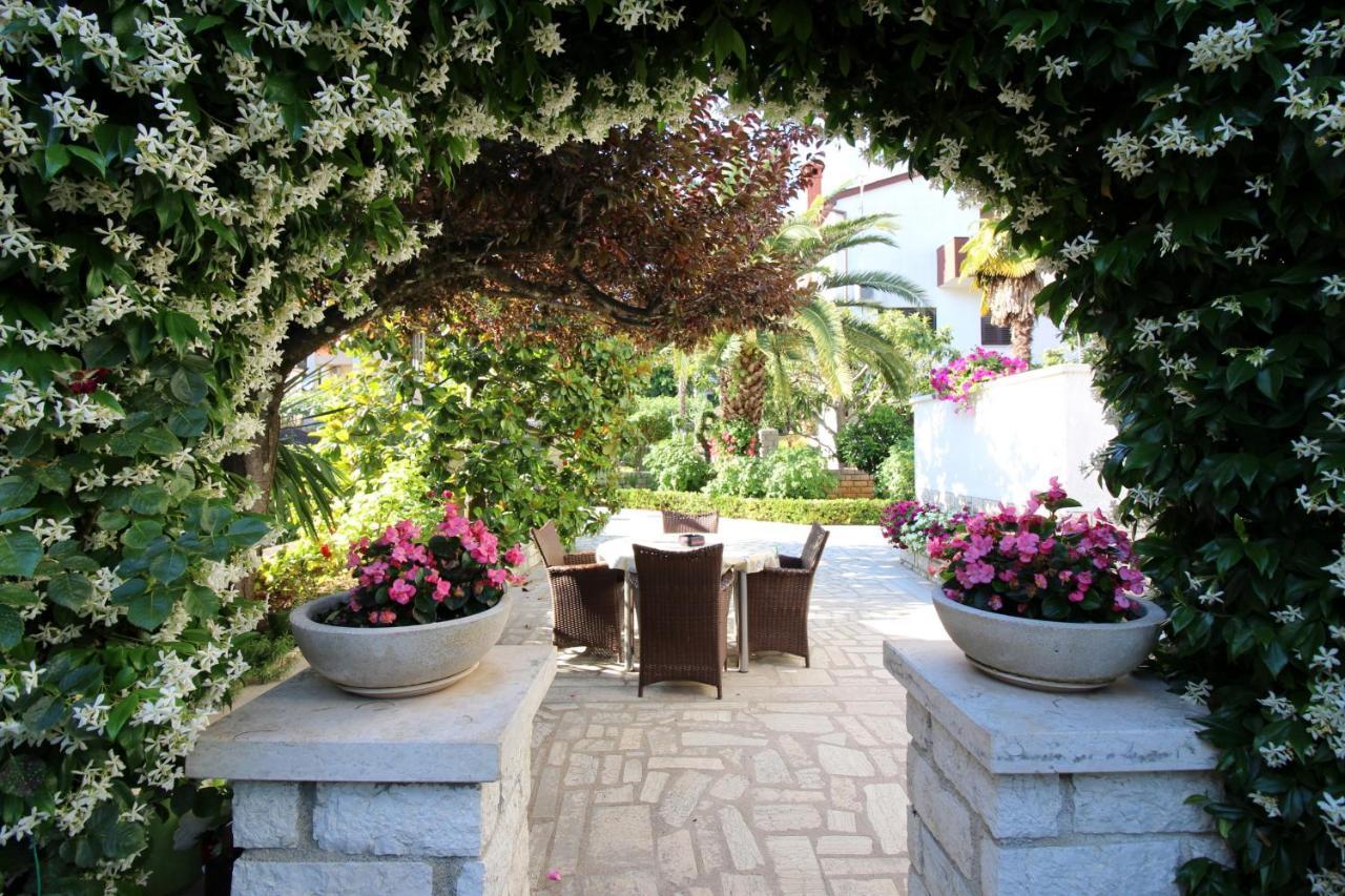 Modern Apartment Sabina With Nice Garden Poreč Exteriér fotografie