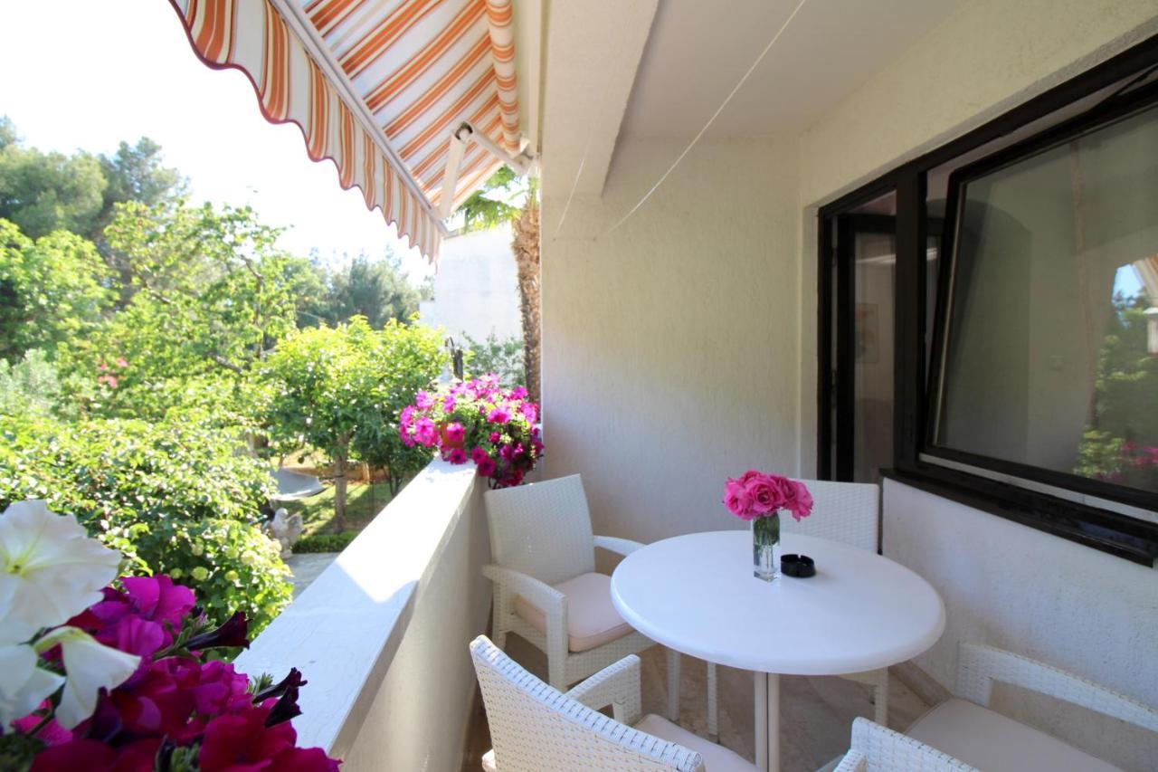 Modern Apartment Sabina With Nice Garden Poreč Exteriér fotografie